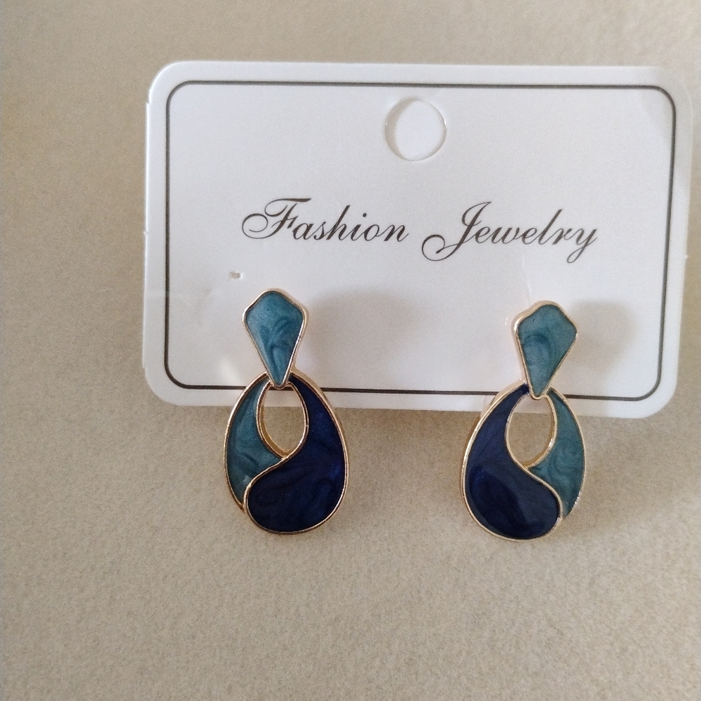 New Elegant Blue and Teal Earrings